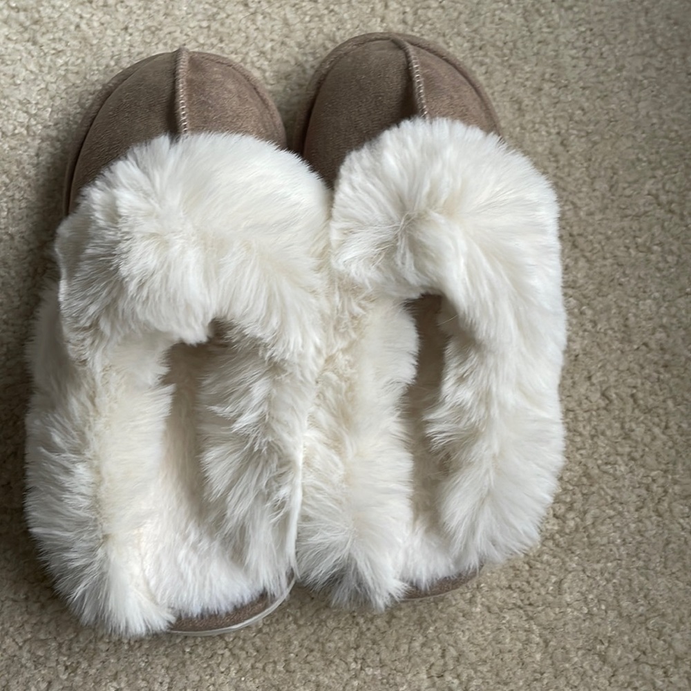 SHEIN Womens Fuzzy Slippers